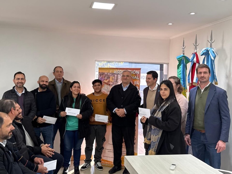 ENTREGA DE CRÉDITOS DE LA ASOCIACIÓN PARA EL DESARROLLO DEL DEPARTAMENTO CASTELLANOS