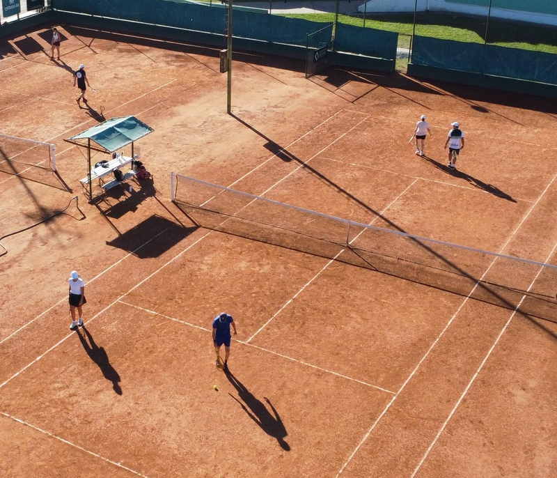 EXITOSO TORNEO DE TENIS ADULTOS EN BROWN