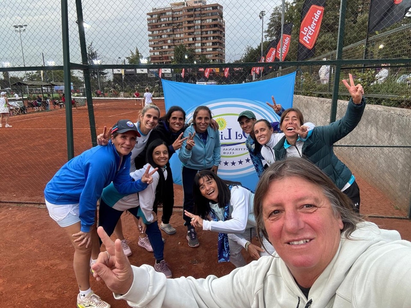 VETERANAS DEL LITORAL MARCANDO PROTAGONISMO EN EL SUDAMERICANO EN CHILE.