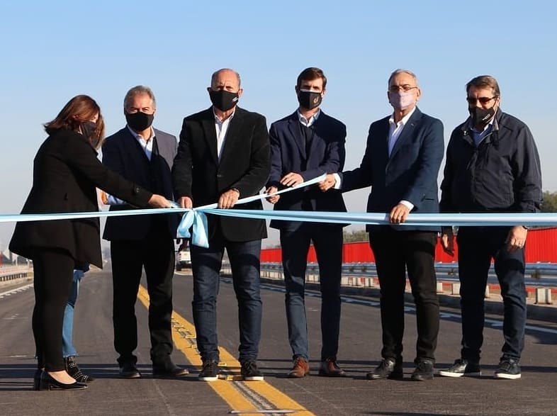 EL GOBERNADOR INAUGURÓ Y LICITÓ OBRAS DE PAVIMENTACIÓN EN LA RUTA PROVINCIAL N° 63
