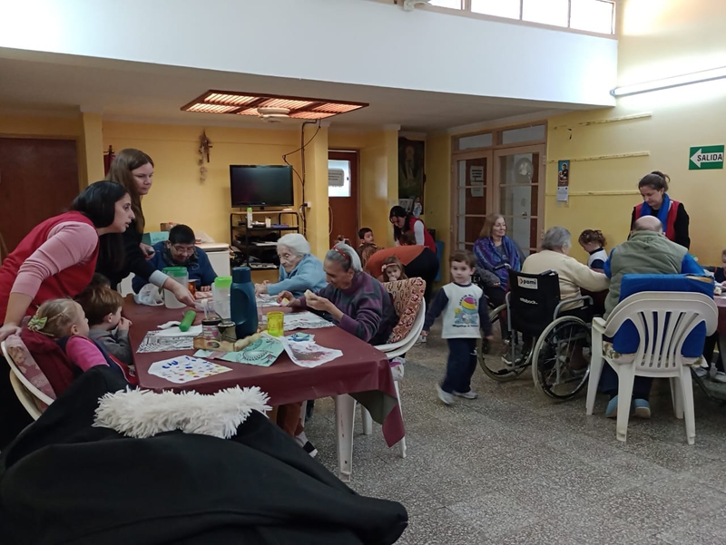 ENCUENTROS MÁGICOS: EMOCIONES Y SONRISAS EN EL HOGAR DE ANCIANOS