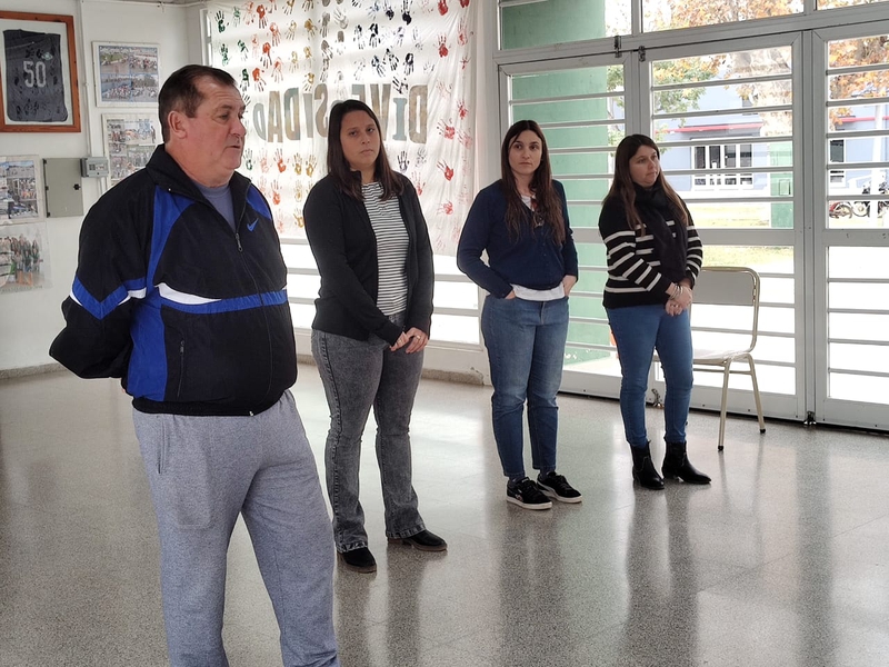 CENTRO DADORES VOLUNTRARIOS DE SANGRE PRESENTE EN LAS ESCUELAS MEDIAS DE SAN VICENTE