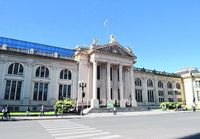 Habilitan la vuelta a las clases presenciales en las universidades