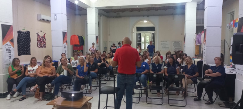 CHARLA SOBRE EL MUNDO DE LAS EMOCIONES.