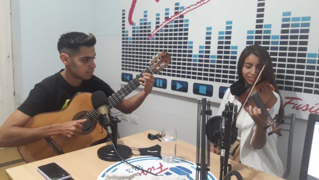 EL DUO ARUMA VISITÓ FM FUSIÓN