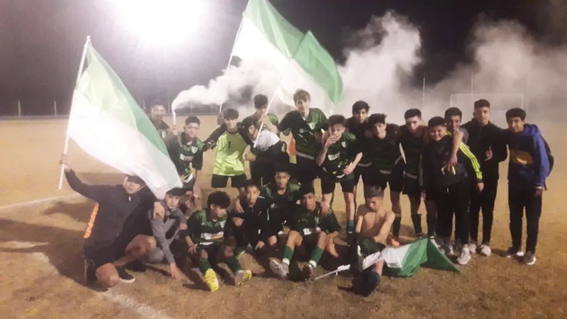 FÚTBOL NOCTURNO - Polleria San Vicente / Kiosco la Posta fueron los campeones de la Edición 20. Barrio Santa Clara, campeonas del Torneo Femenino.