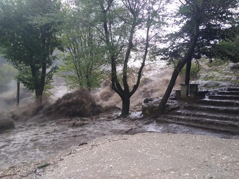 TORMENTA: Impactantes desbordes de ríos en La Falda, Villa Giardino y Huerta Grande.