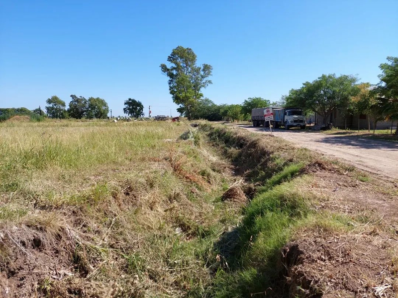 TAREAS DE LIMPIEZA EN DESAGÜE DE BARRIO SAN CAYETANO