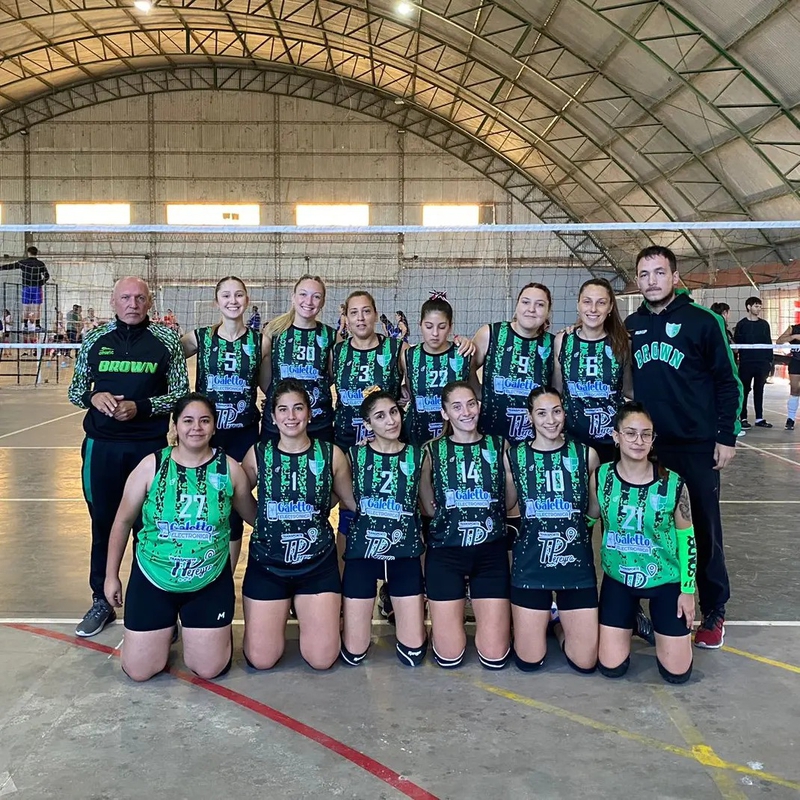 VOLEY PRIMERA FEMENINO: DEBUT Y VICTORIA
